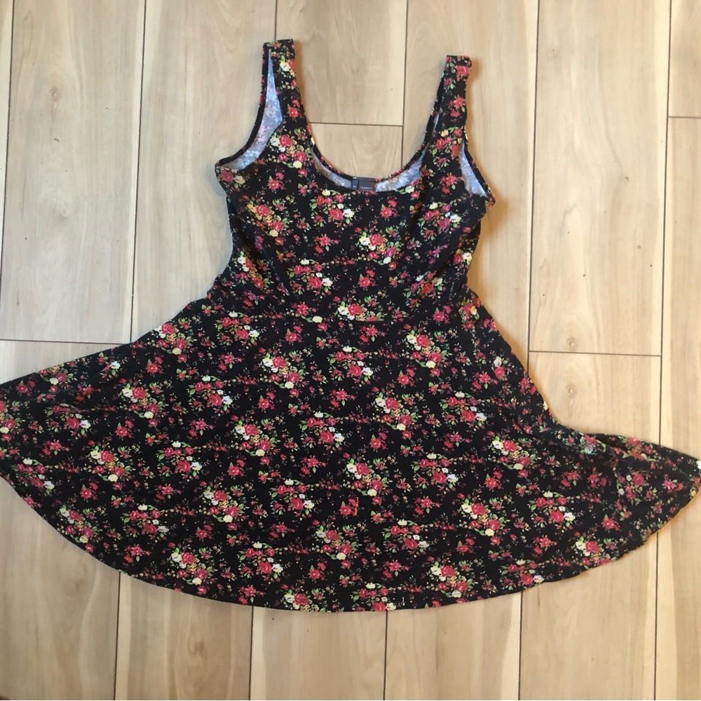 Floral Black Tank Dress size medium stretchy circle midi dress